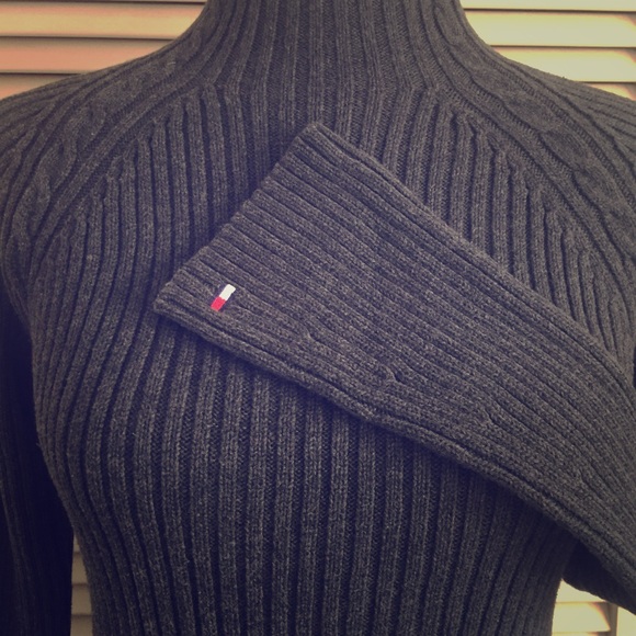 Tommy Hilfiger Sweaters - Tommy Hilfiger cable knit sweatshirt